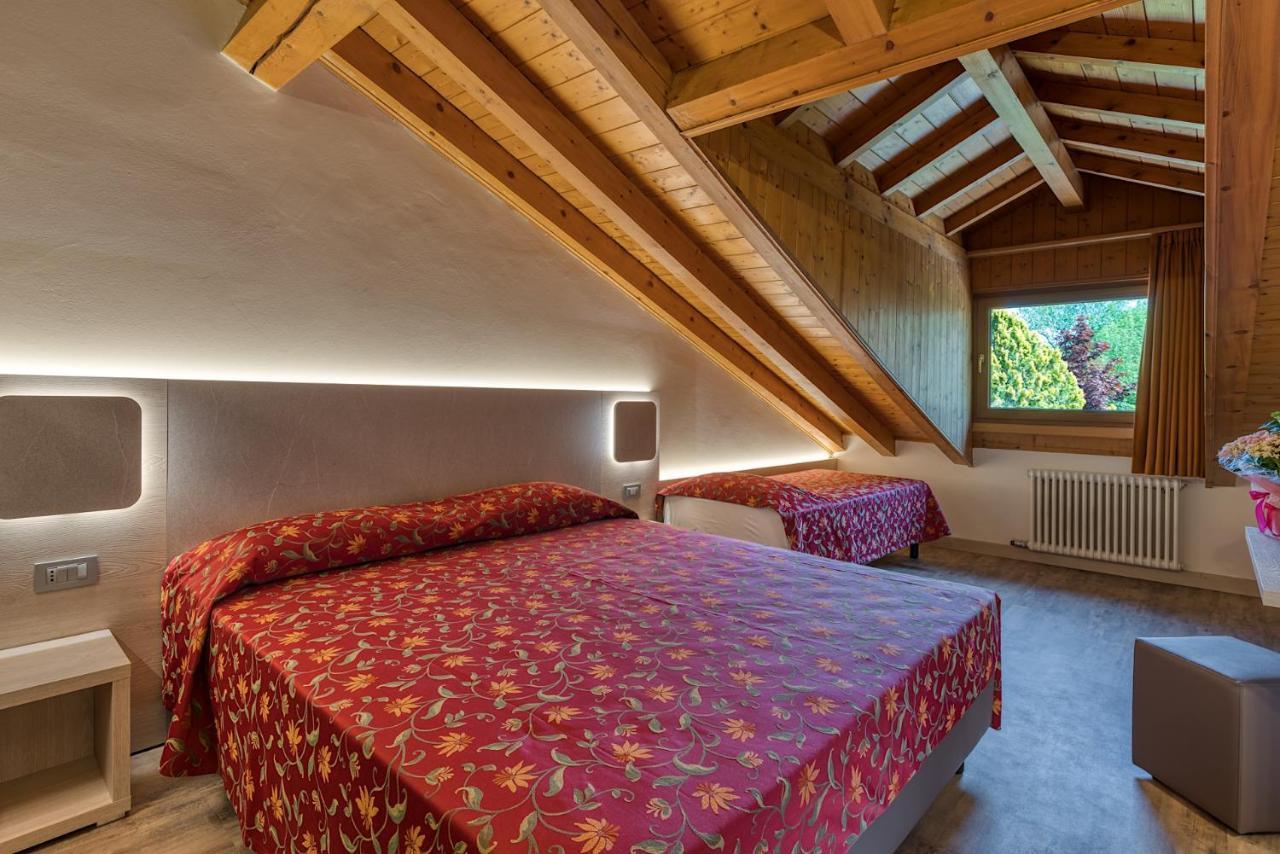 Hotel Aurora Cimego Bagian luar foto