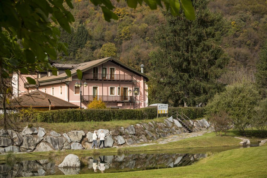 Hotel Aurora Cimego Bagian luar foto