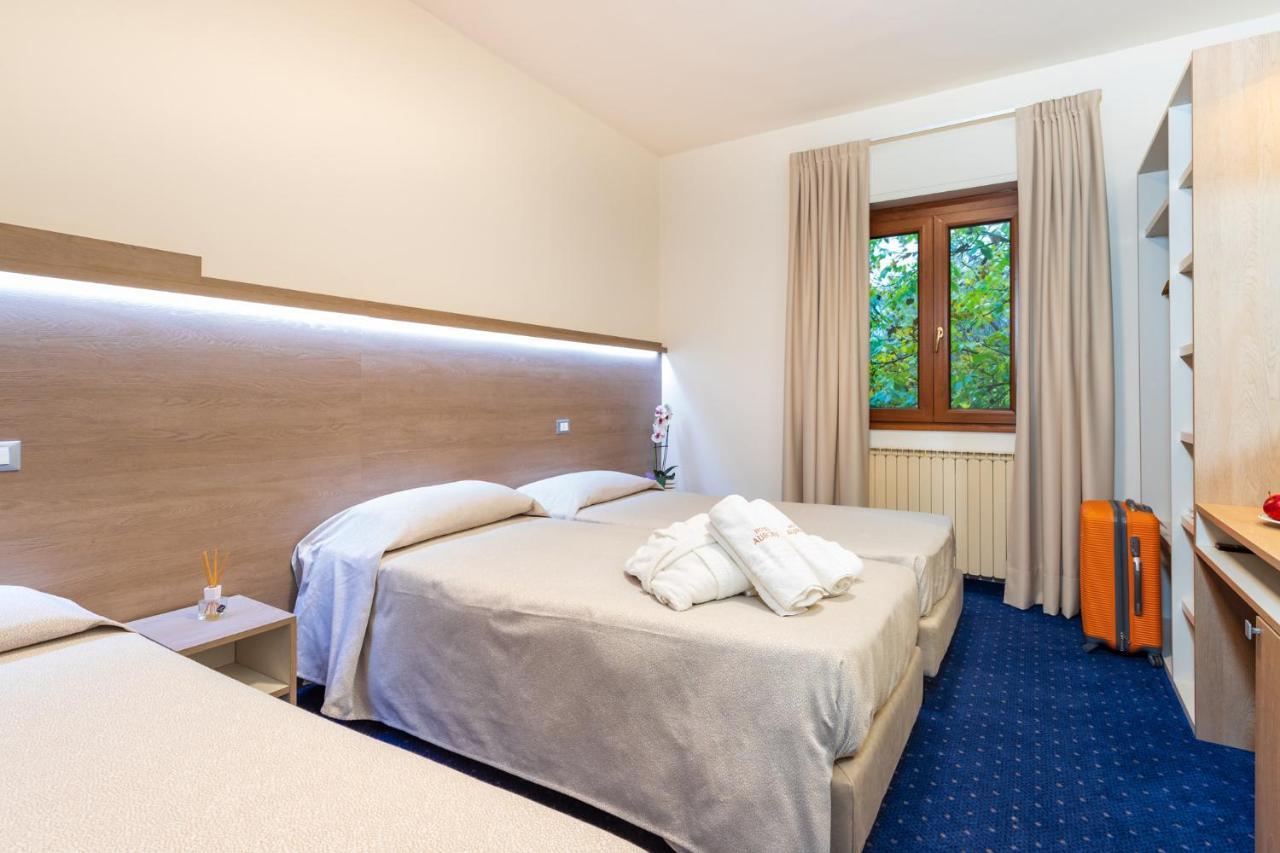 Hotel Aurora Cimego Bagian luar foto