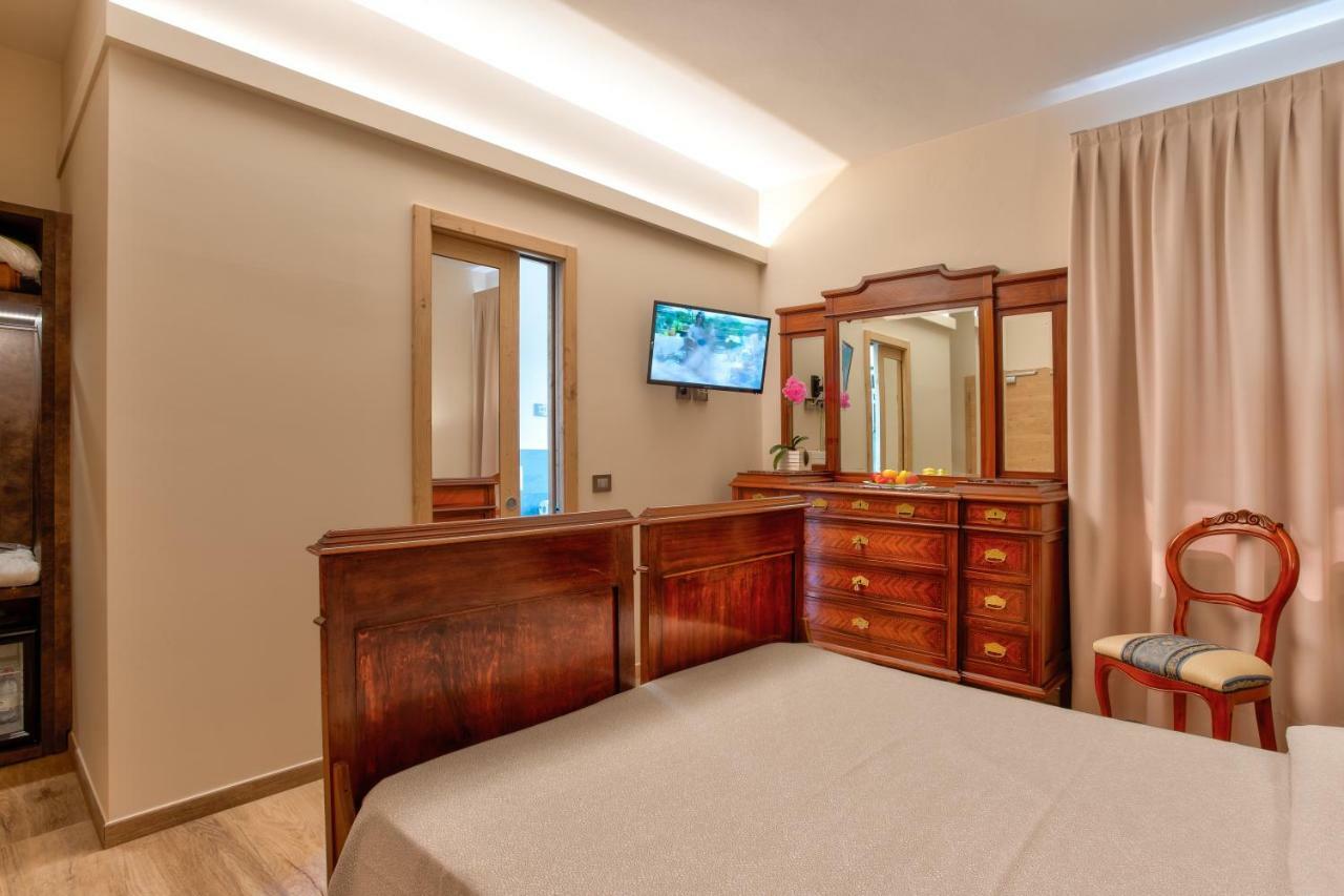 Hotel Aurora Cimego Bagian luar foto
